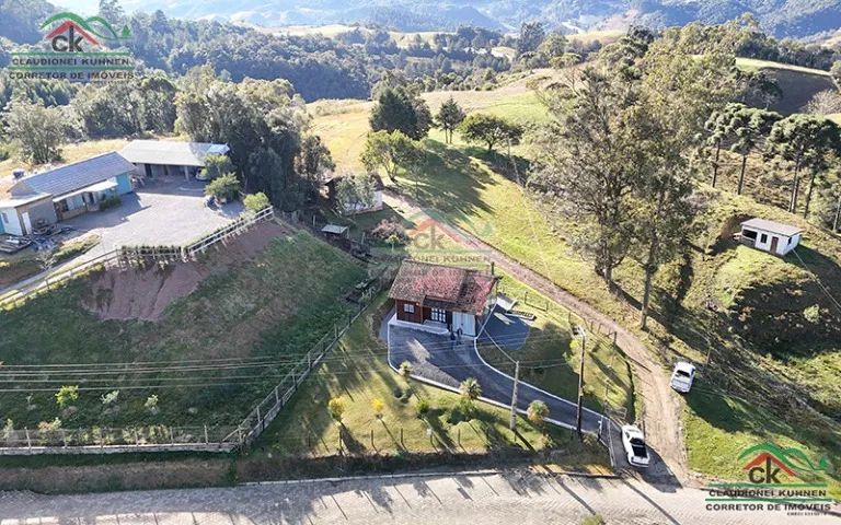 Casa com terreno espaçoso e lindo visual em Rancho Queimado - Foto 2