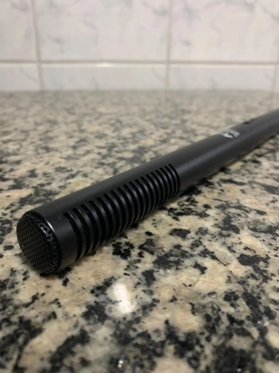 Microfone Uni-direcional Shotgun