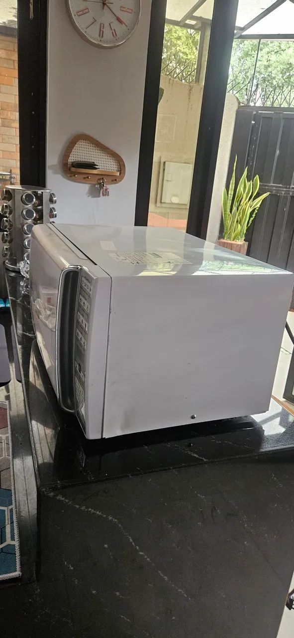 Vendo micro-ondas 34 litros - Foto 4