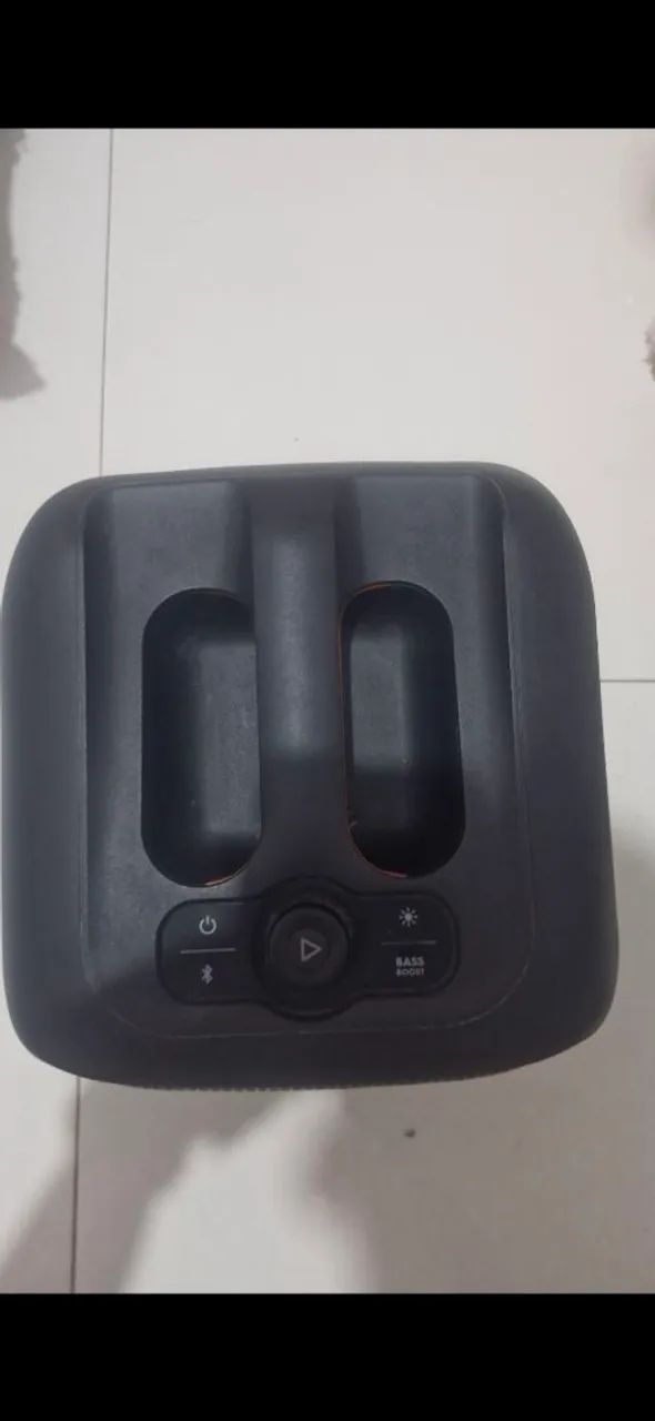Caixa jbl partybox essential sem microfone. 