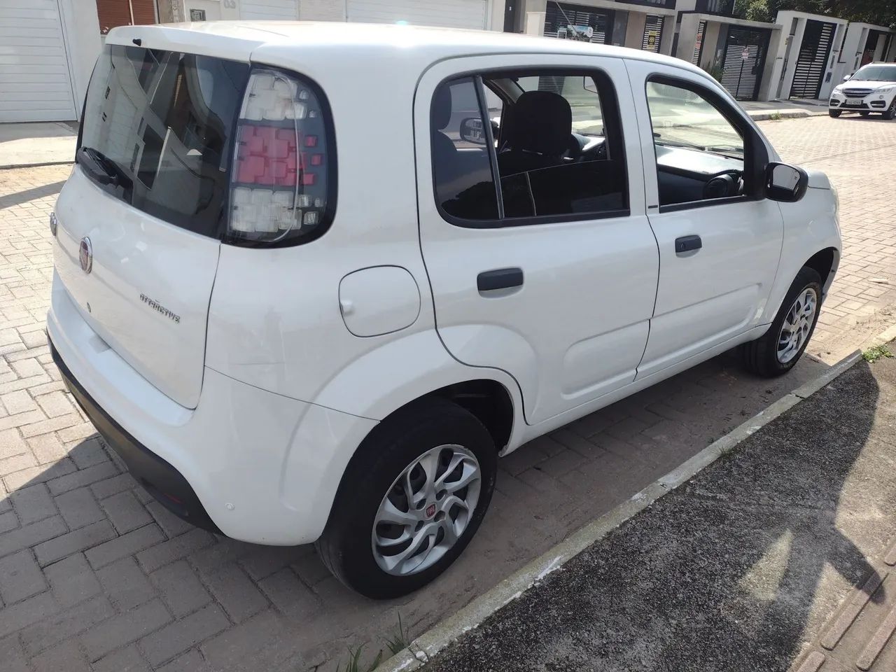Fiat Uno Attractive 1.0 Flex 6V 5P 2017 - Foto 4