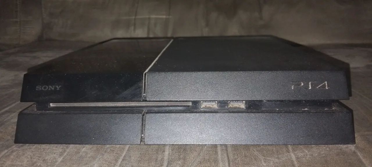 Vendo PS4 original Usado e controle + Jogos 