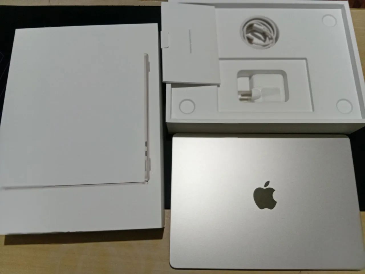 Macbook air m4, na garantia com NF e caixa