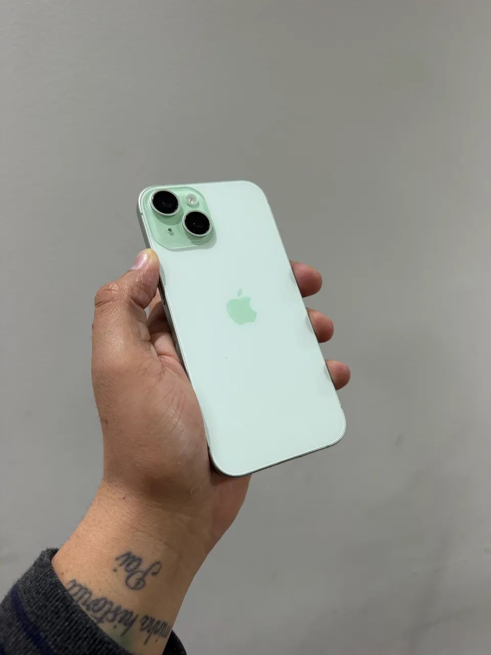 iPhone 15 verde 128g 96% - oportunidade 