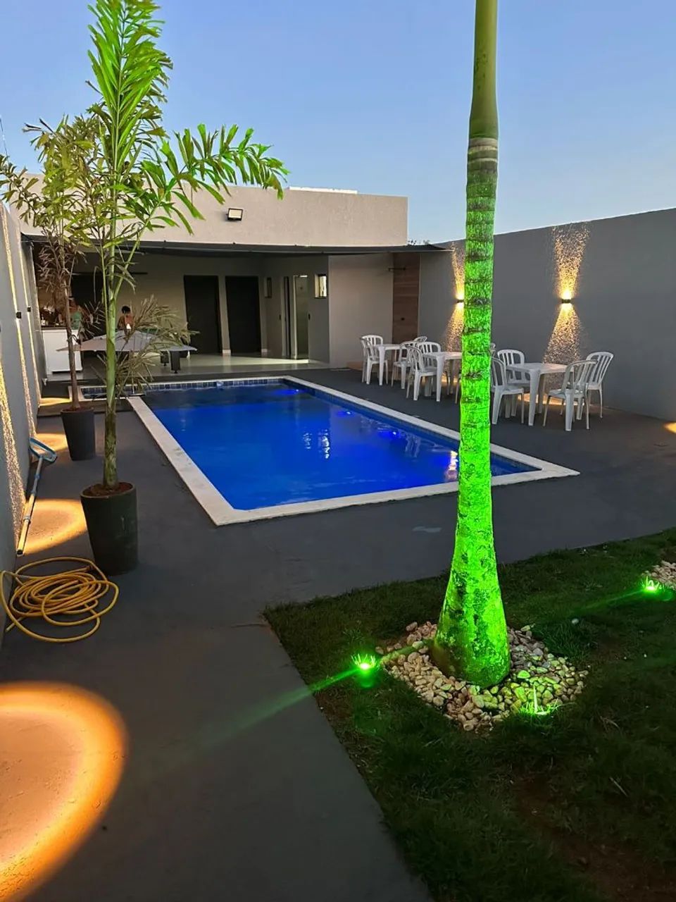 Espaço com piscina 