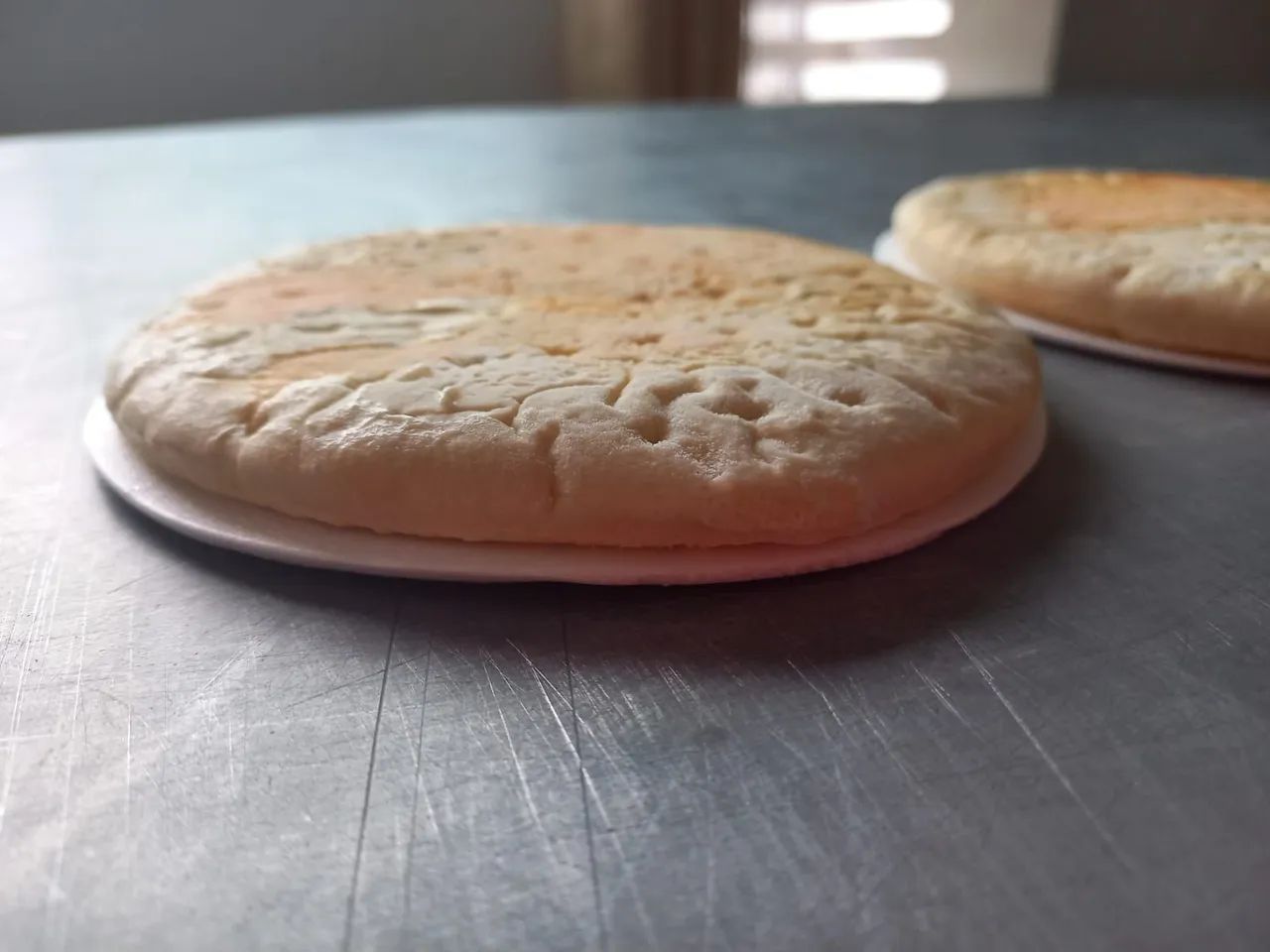 Pizza brotinho semi-pronta 15cm (massa) 1,99 já vai com o disco - Foto 2