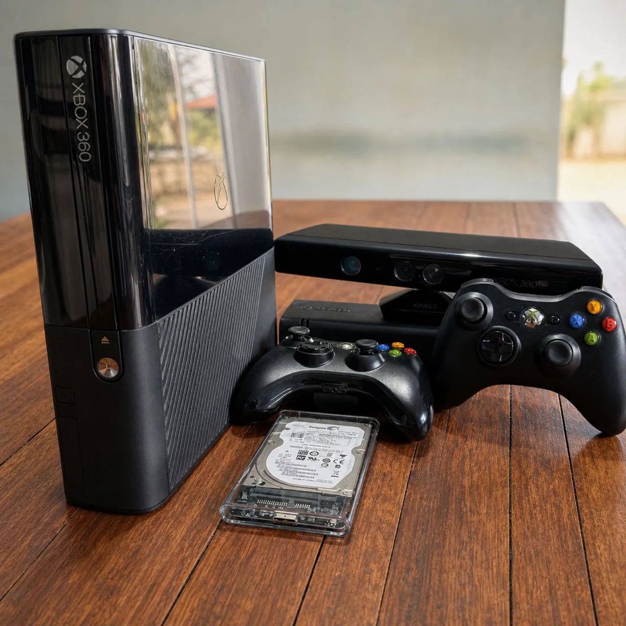Xbox 360 com kinect + 2 controles e HD 320gb