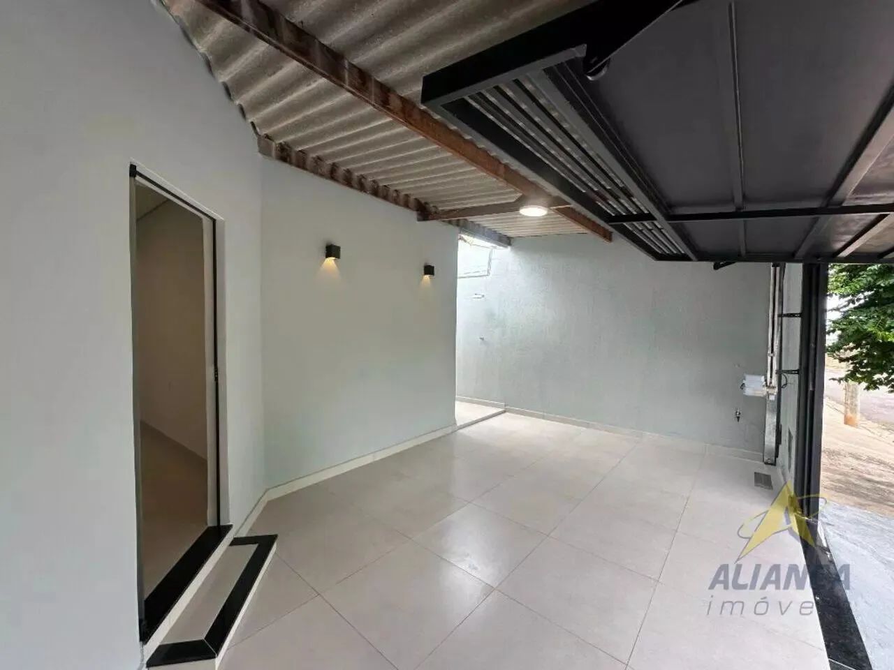 Imóvel recém reformado à venda - Foto 2