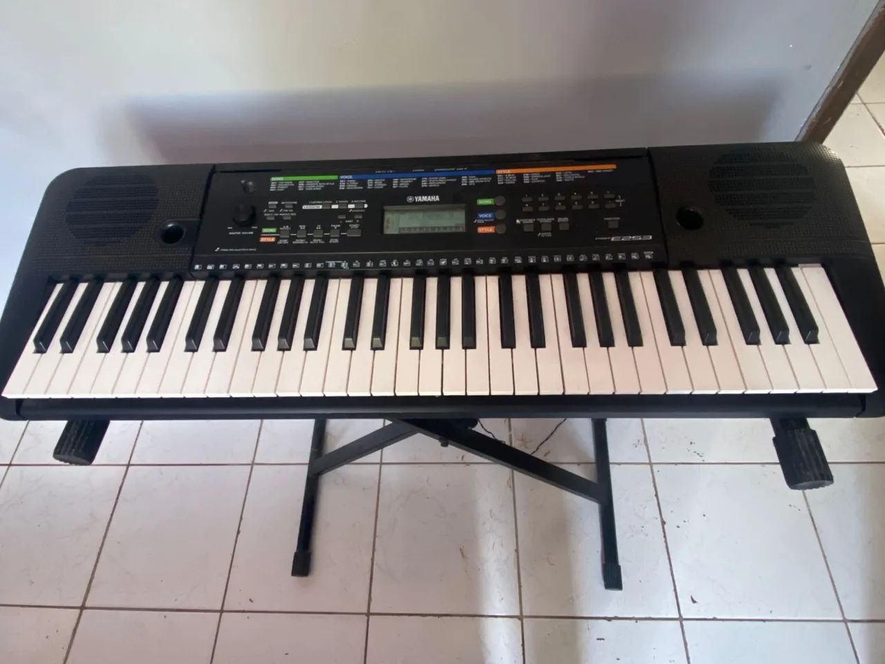 Teclado Yamaha PSR-E223 ? COMPLETO! - Foto 2