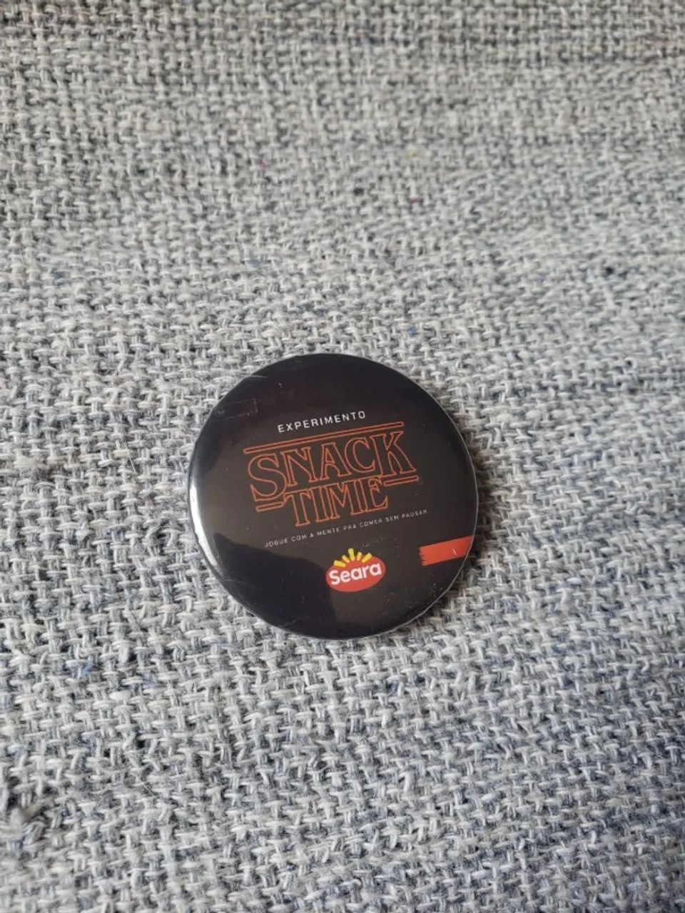 botton stranger things ccxp seara snack time broche