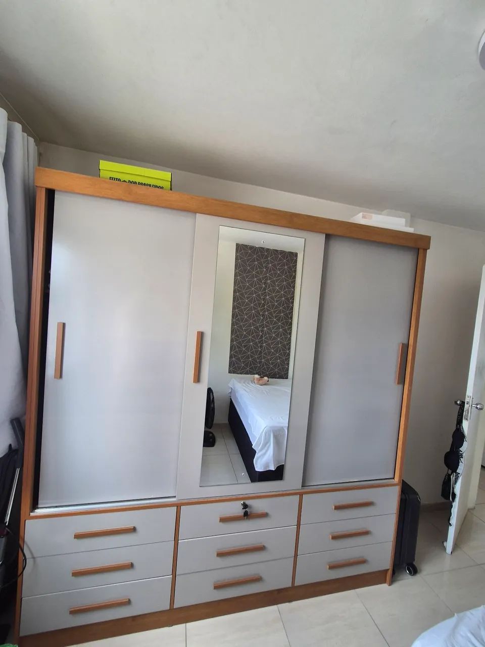 Guarda roupa com 9 gavetas e espelho.  - Foto 2