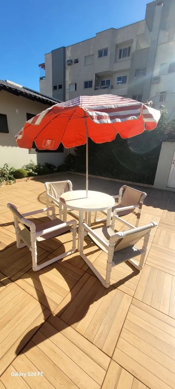 Conjunto Mesa De Piscina E Jardim + 4 Cadeiras PVC + Guarda-Sol - Foto 4