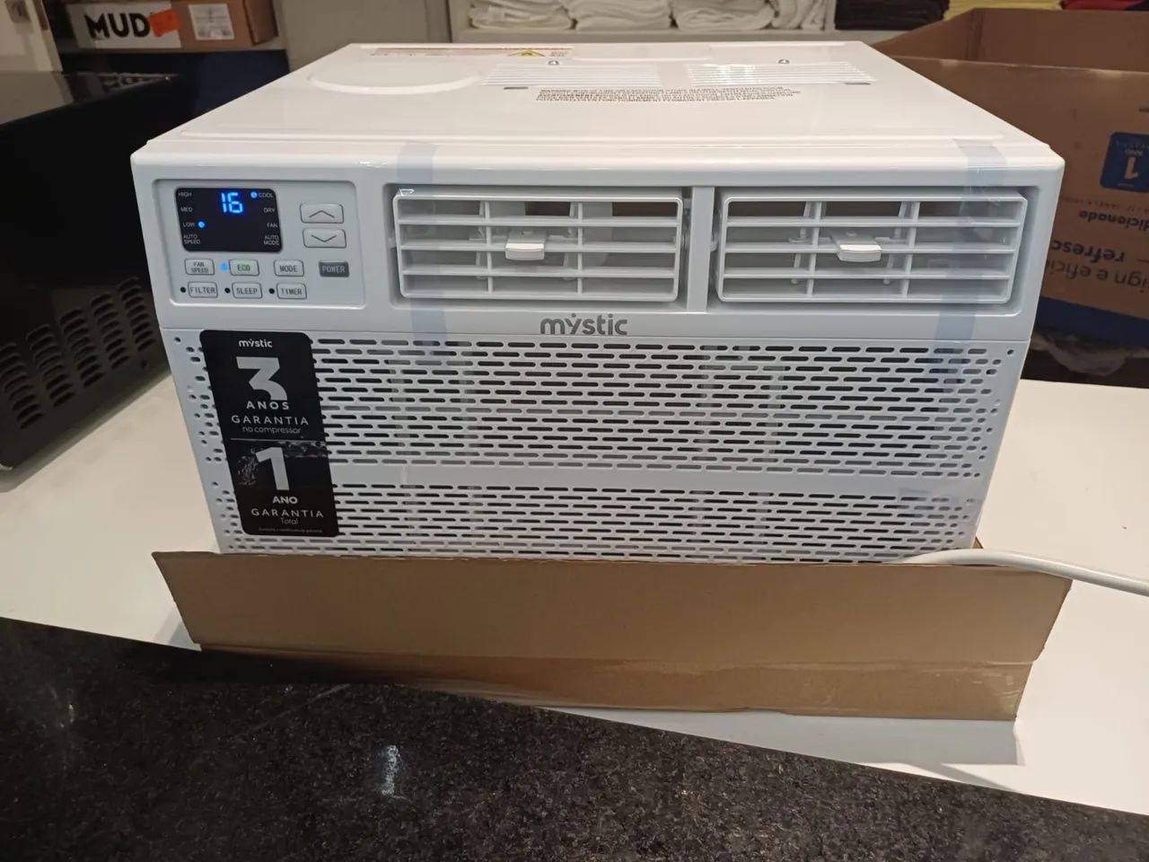 Ar-condicionado de 10 mil btus. 