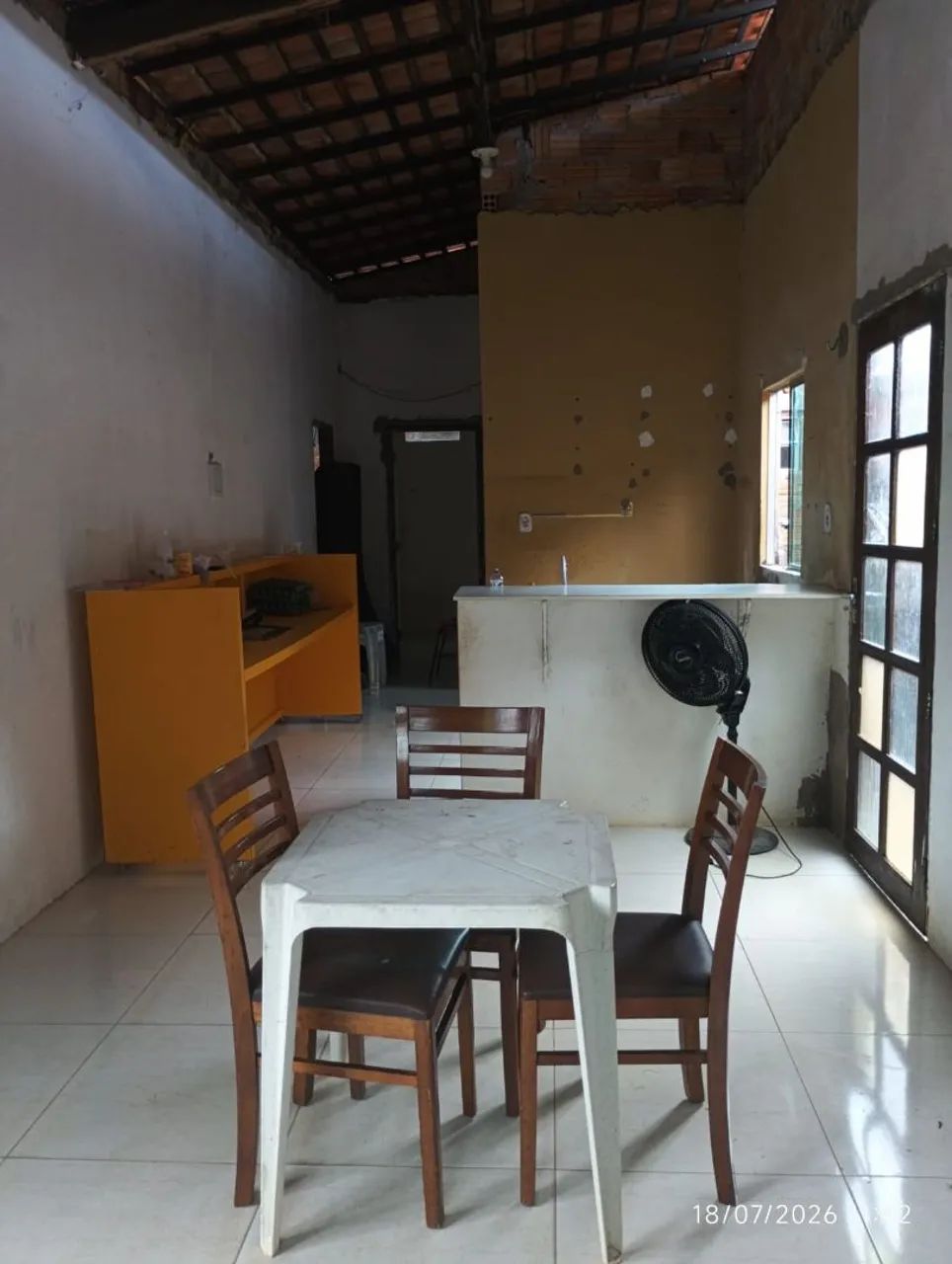 VENDO BALCÃO AMARELO DE MDF COM RODINHAS DE 4 METROS - Foto 3