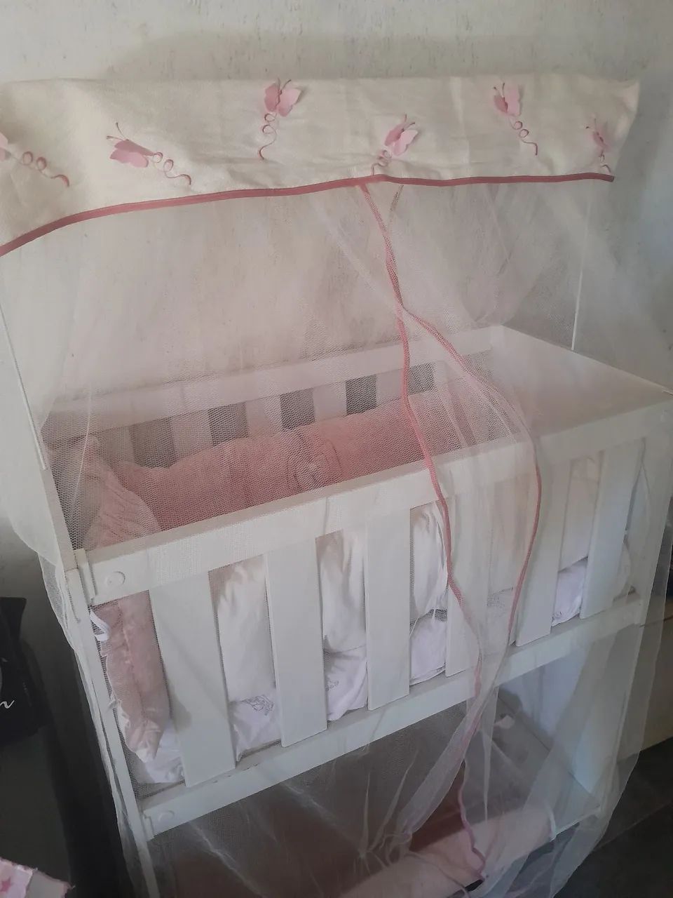 Mini berço com colchão, protetor e mosquiteiro  - Foto 2