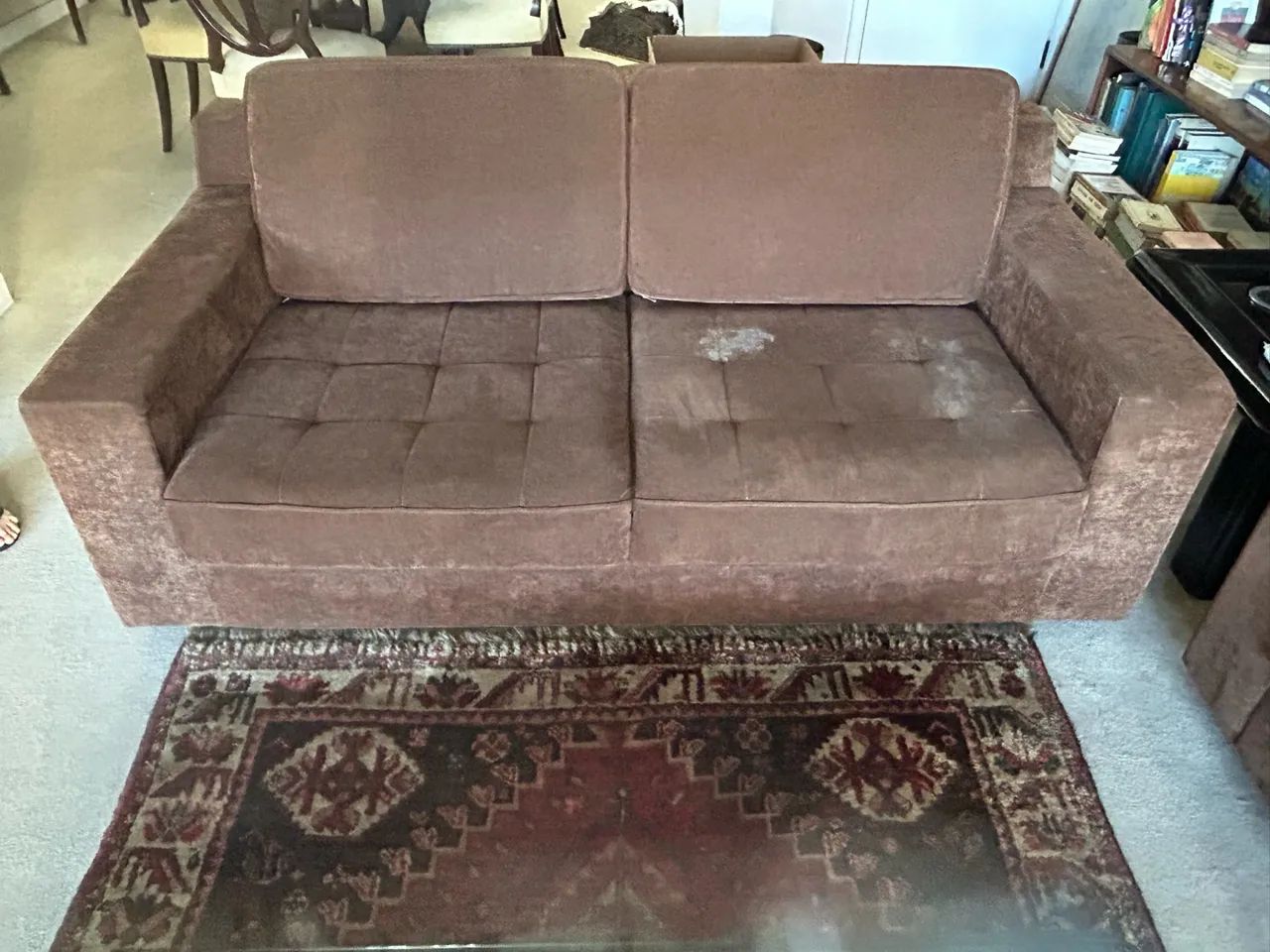 Vendo 2 sofás cada sofá de 2 lugares. - Foto 2