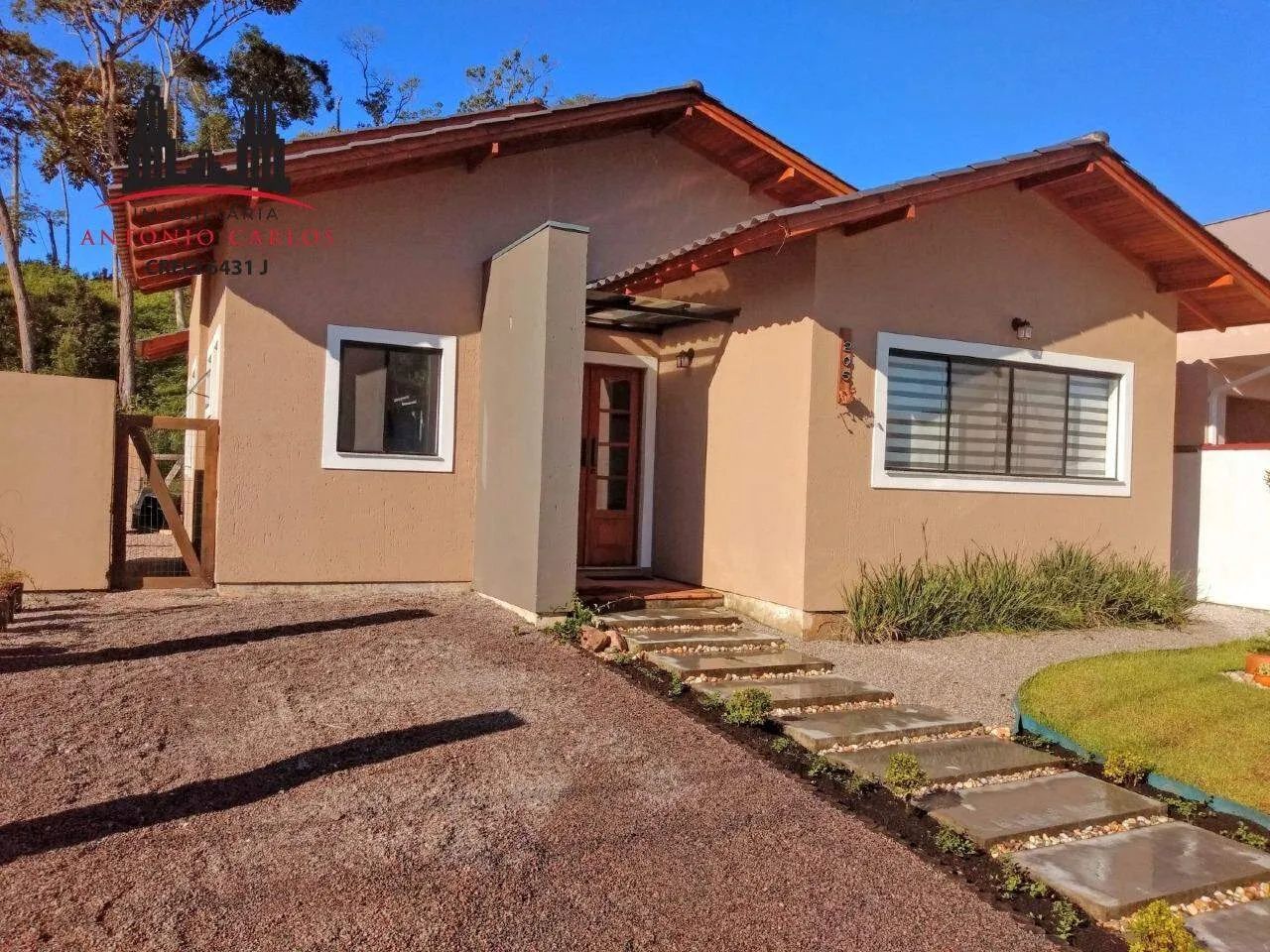 Casa à venda com excelente padrão de acabamento no Centro de Antônio Carlos/SC - Foto 2