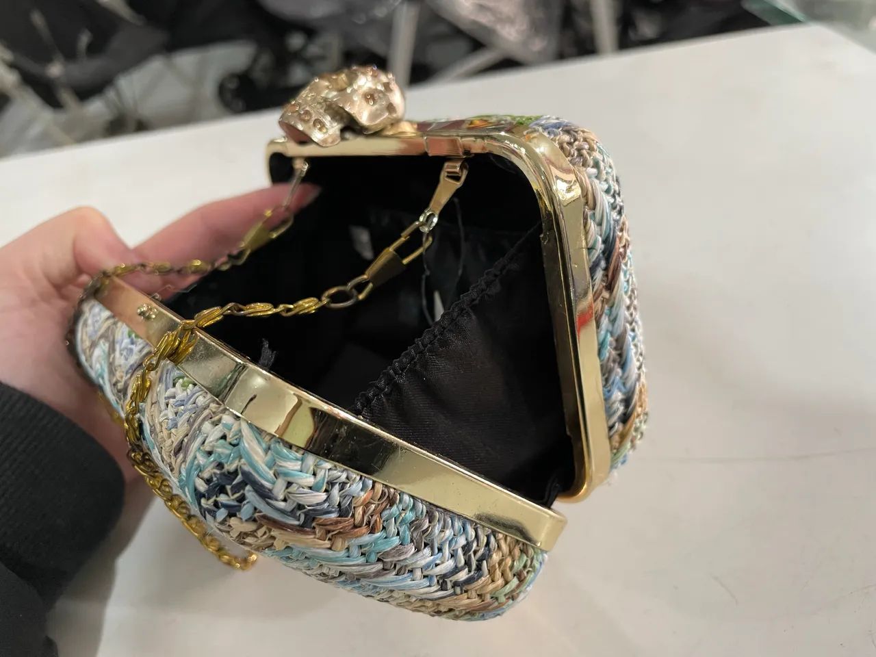 Bolsa de Mão Clutch com Caveira Dourada  - Foto 3
