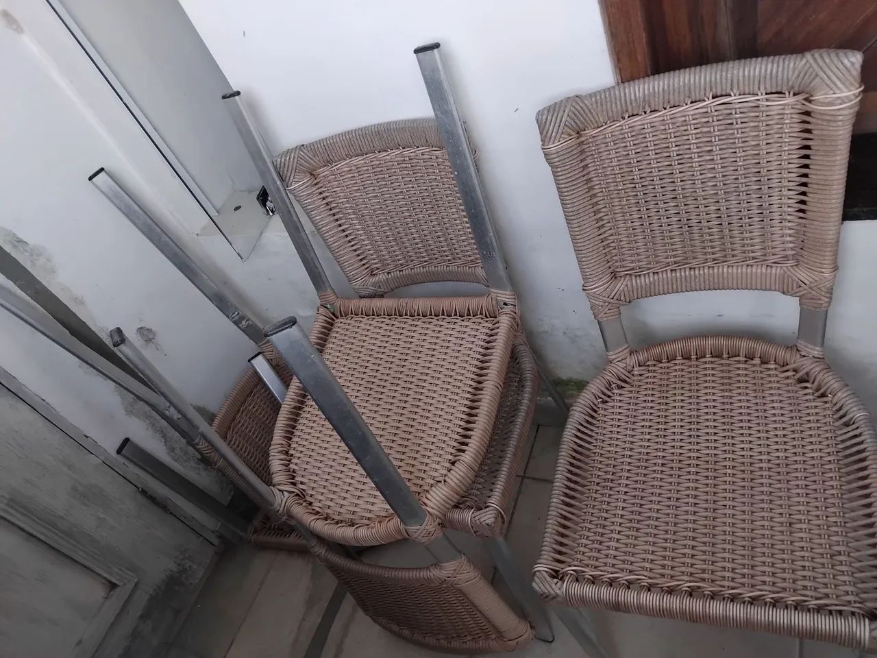Vendo cadeiras em alumínio quebradas - Foto 2