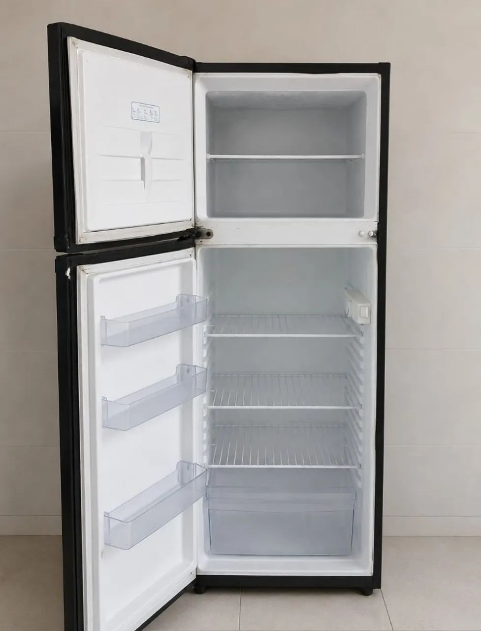 GELADEIRA CONSUL FUNCIONANDO PERFEITAMENTE 500,00 BUSCAR NOS INGLESES  - Foto 2