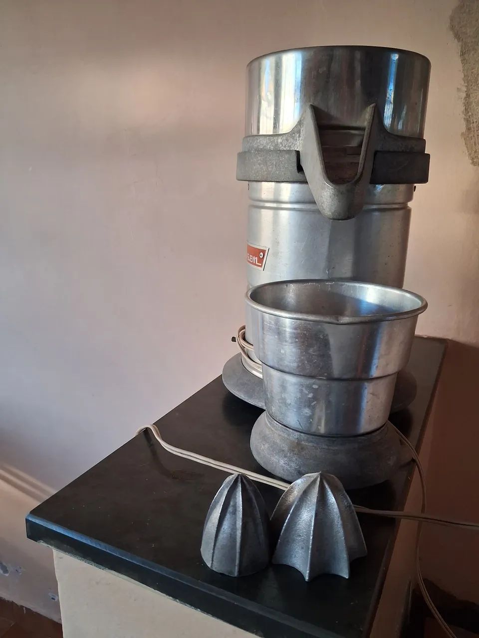Espremedor de frutas industrial semi novo  - Foto 3