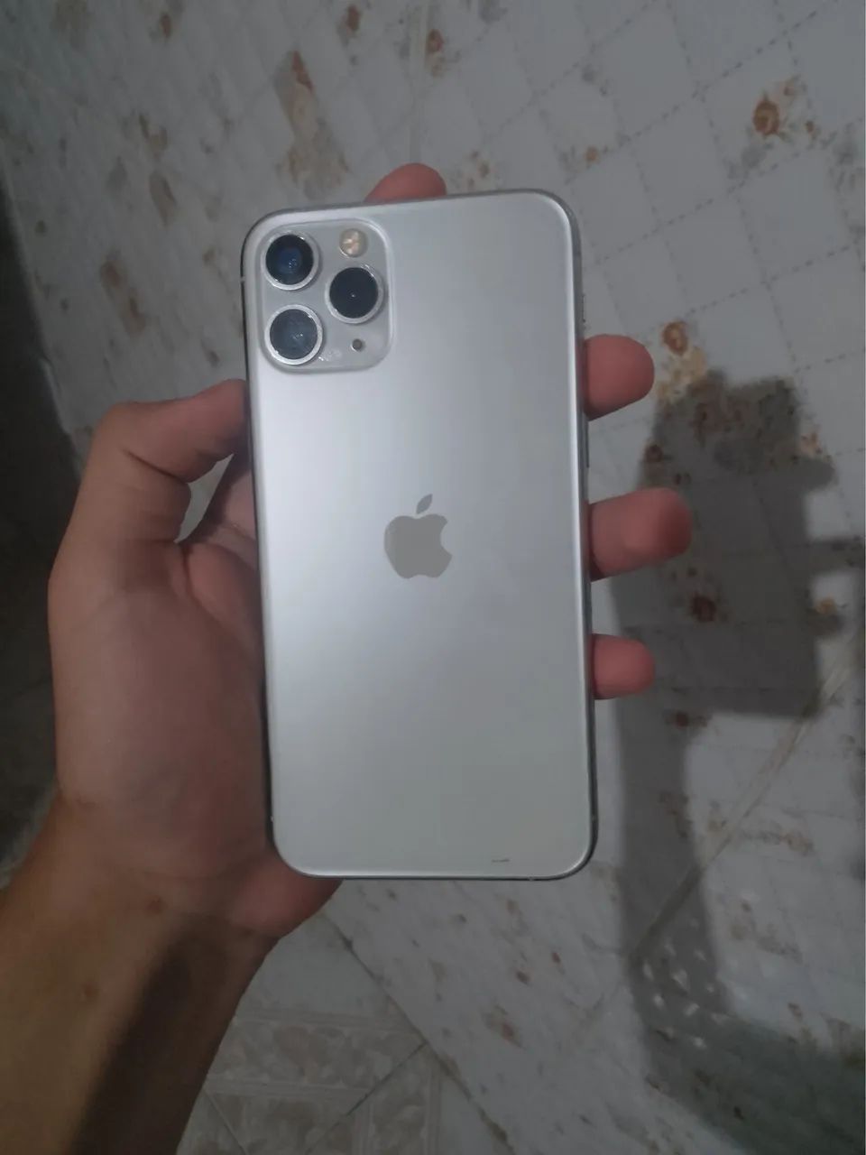 Vendo iPhone 11 Pro seminovo  - Foto 2