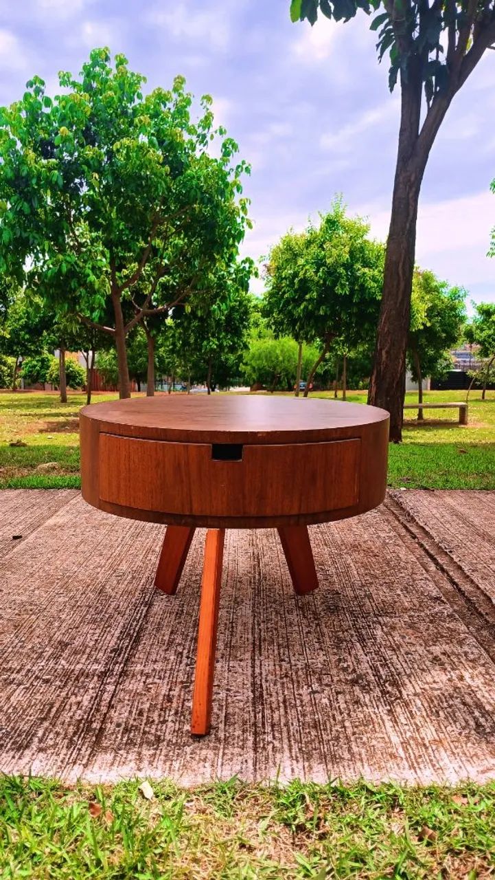 Mesa de Centro/ Retrô Redonda - Linda e Conservada. 