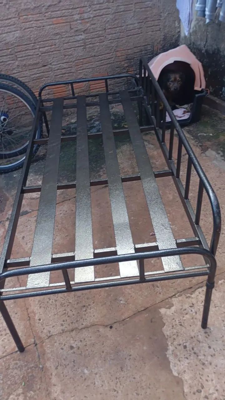 Cama de ferro pra sair logo - Foto 3