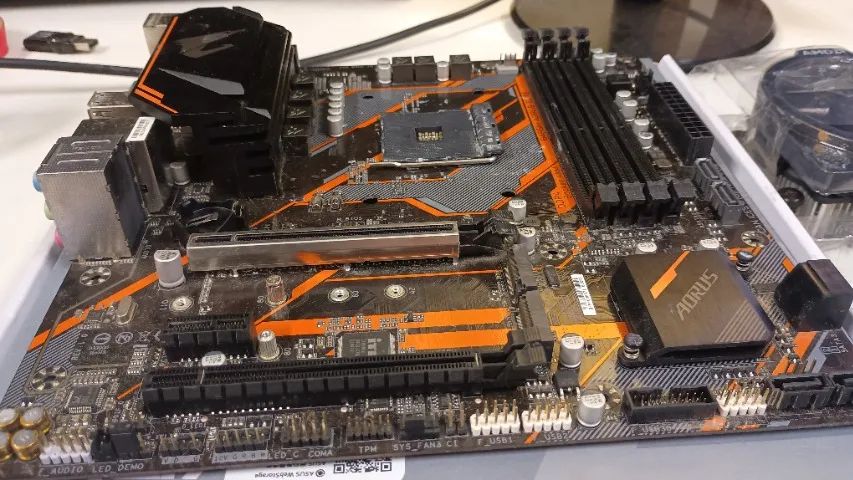 Placa-mãe Gigabyte B450M Aorus Elite COM DEFEITO - Foto 4