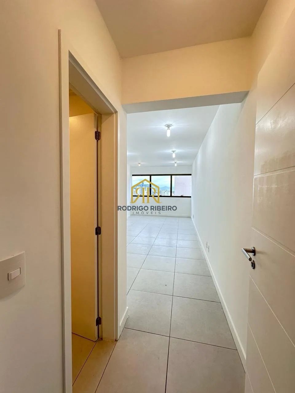 Sala Comercial de 28m² + 01 vaga na Trindade - Foto 2
