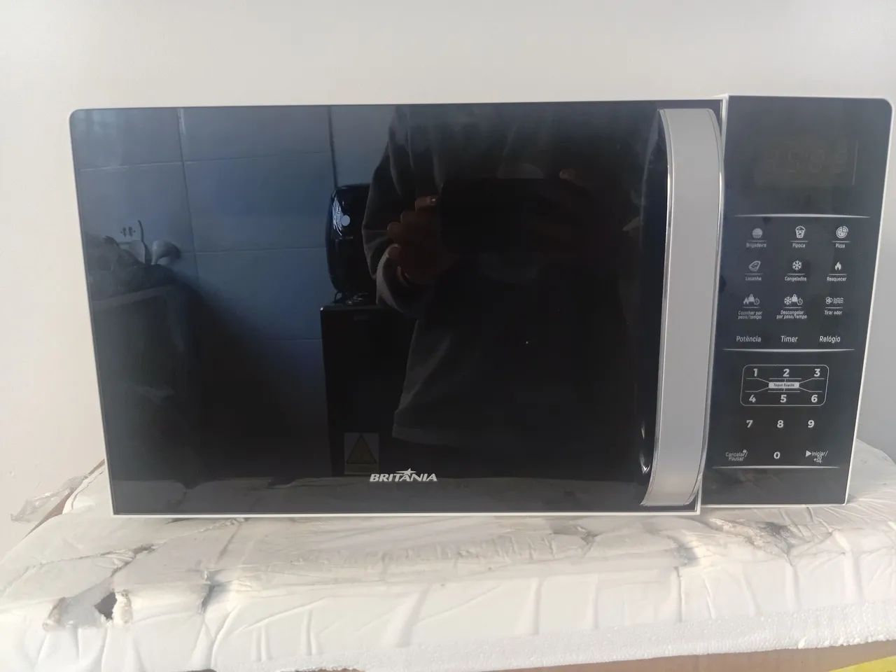 Microondas Britânia 220v com defeito