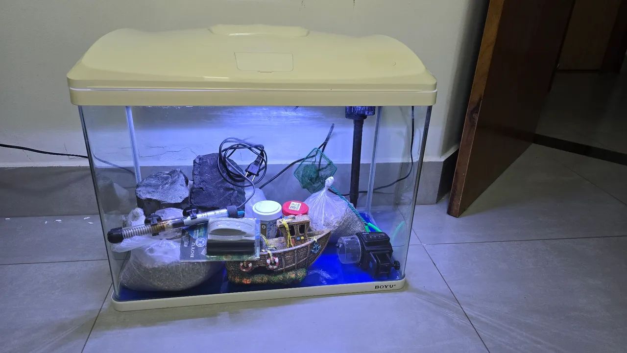 Aquário boyu completo com acessórios