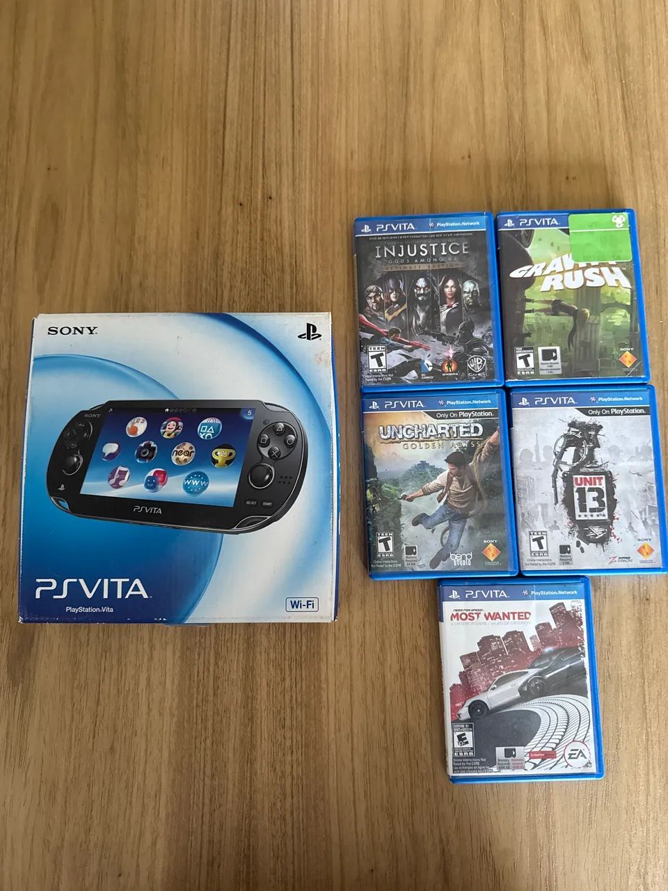PS Vita CIB com 5 jogos