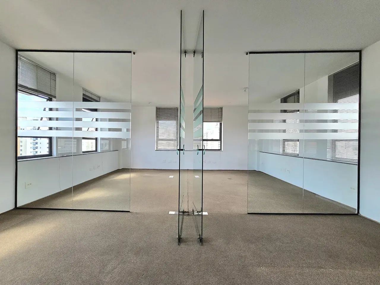Sala Comercial para aluguel com 2 salas 2 vagas em Perdizes - São Paulo - SP