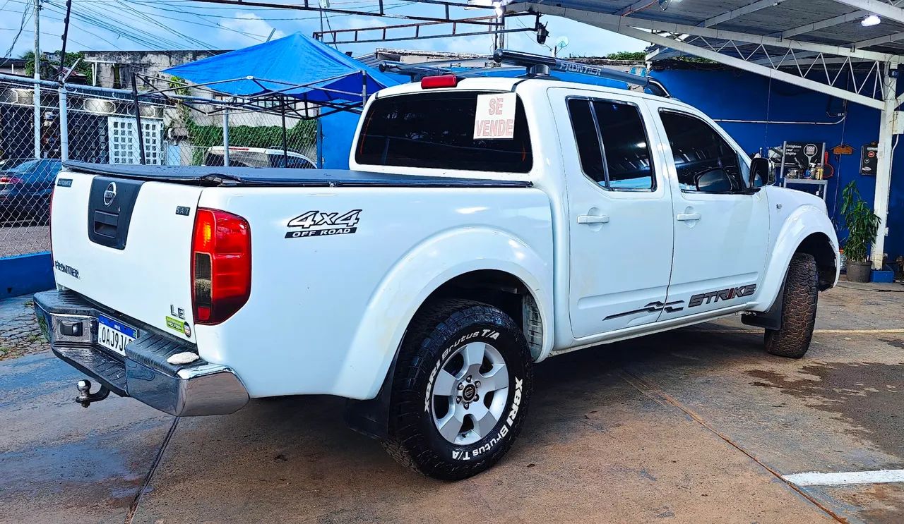 Nissan Frontier LE CD 4X4 2.5 TB Diesel Aut. 2012 - Foto 4