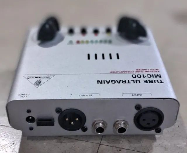 Behringer Pre Amplificador Valvulado Tube Ultragain Mic 100