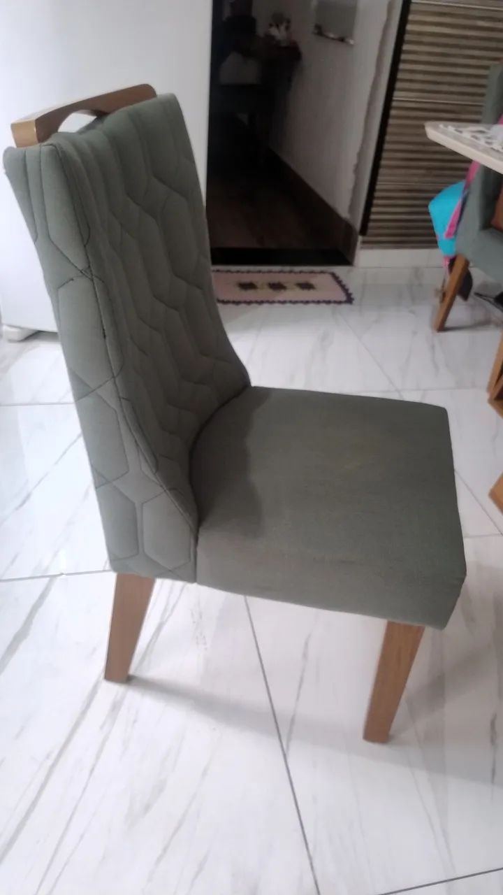 Mesa de jantar de seis cadeiras 