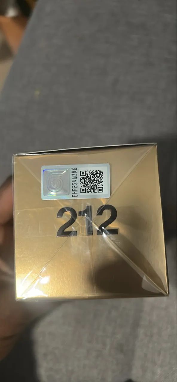 Perfume Carolina Herrera 212 NY Lacrado  - Foto 4