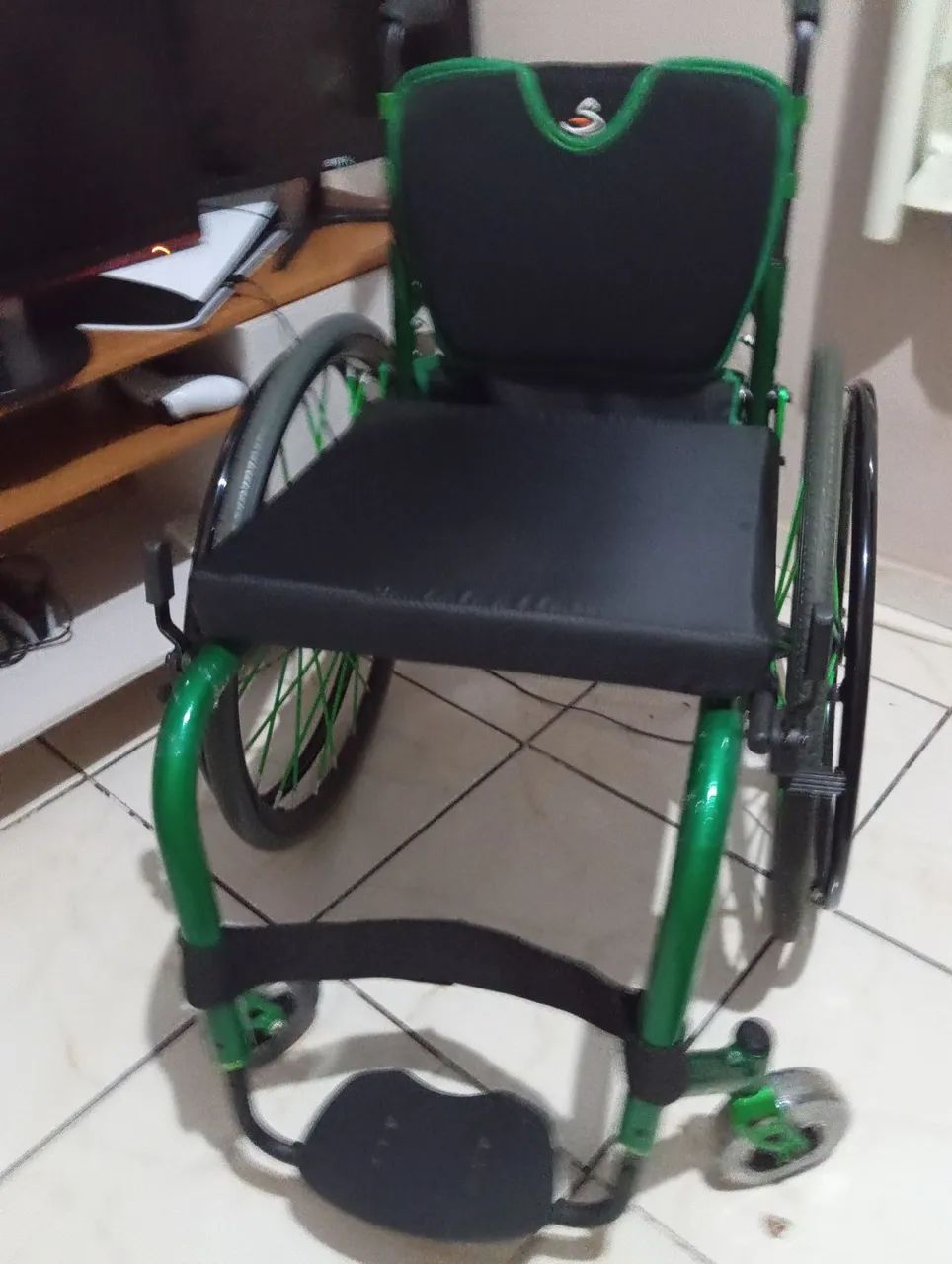 vendo cadeira de rodas sigma - Foto 4