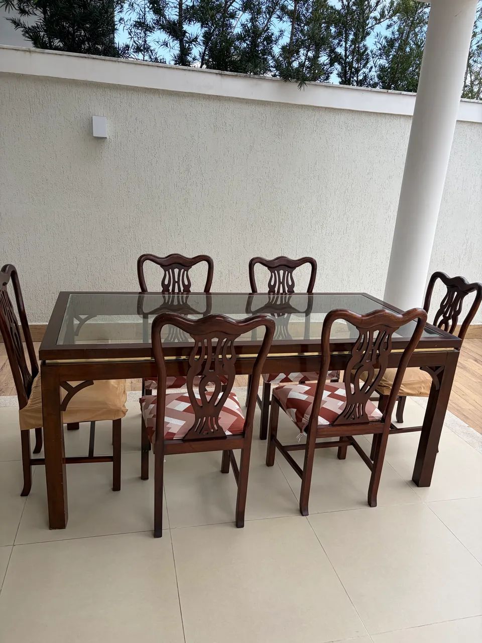 Mesa com tampo de vidro e 6 cadeiras. Ótimo estado.  - Foto 2