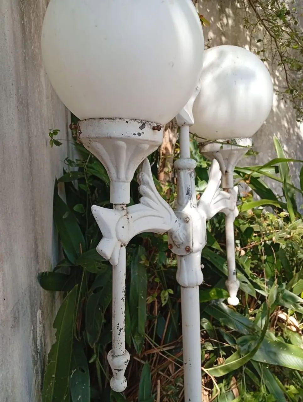 Iluminação de jardim e piscina poste em ferro fundido com 2 globos  - Foto 3
