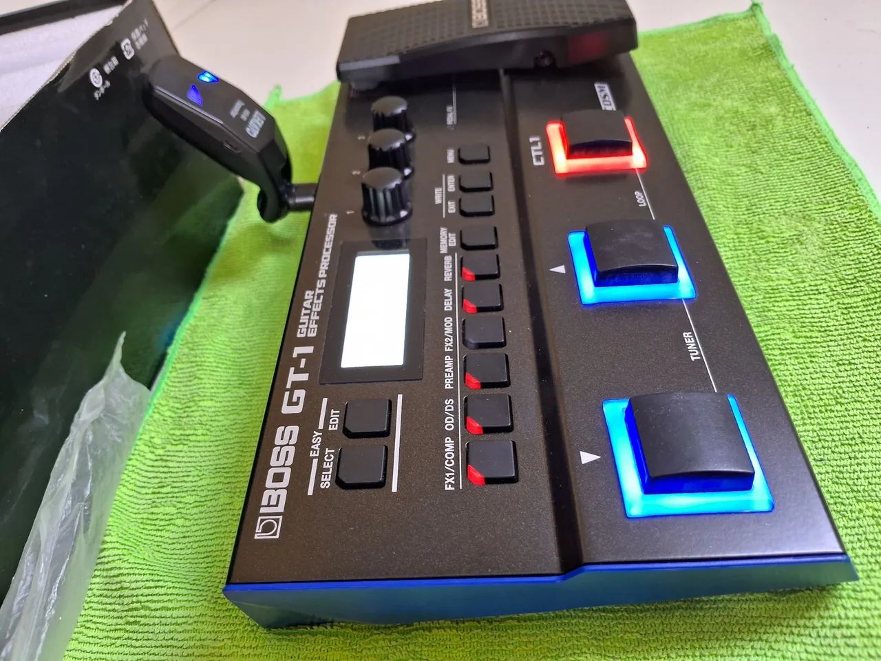 Pedaleira Boss GT-1( Nova )+ fonteoriginal  effects processor 