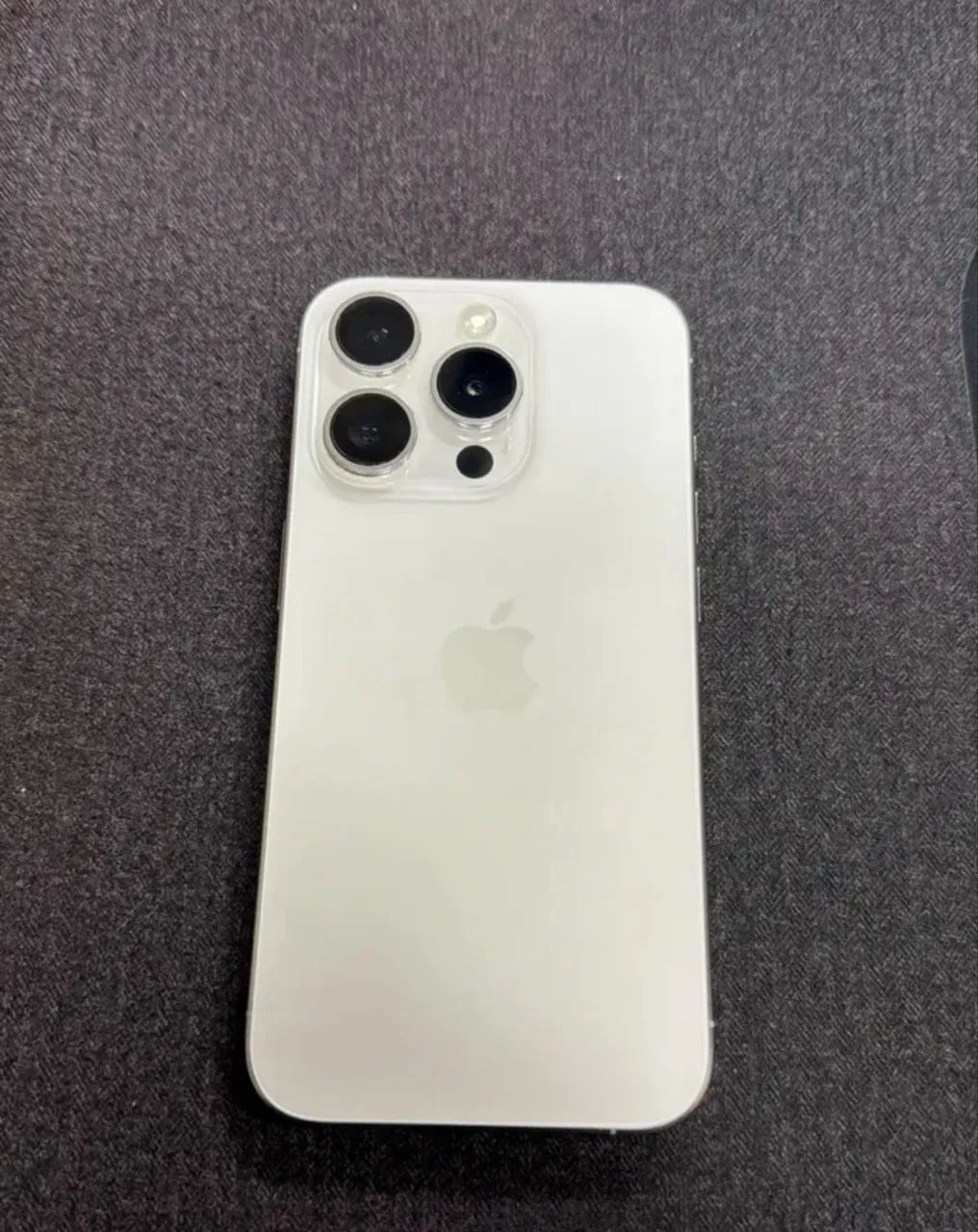 iPhone 15 Pro - 128GB - Titânio Branco