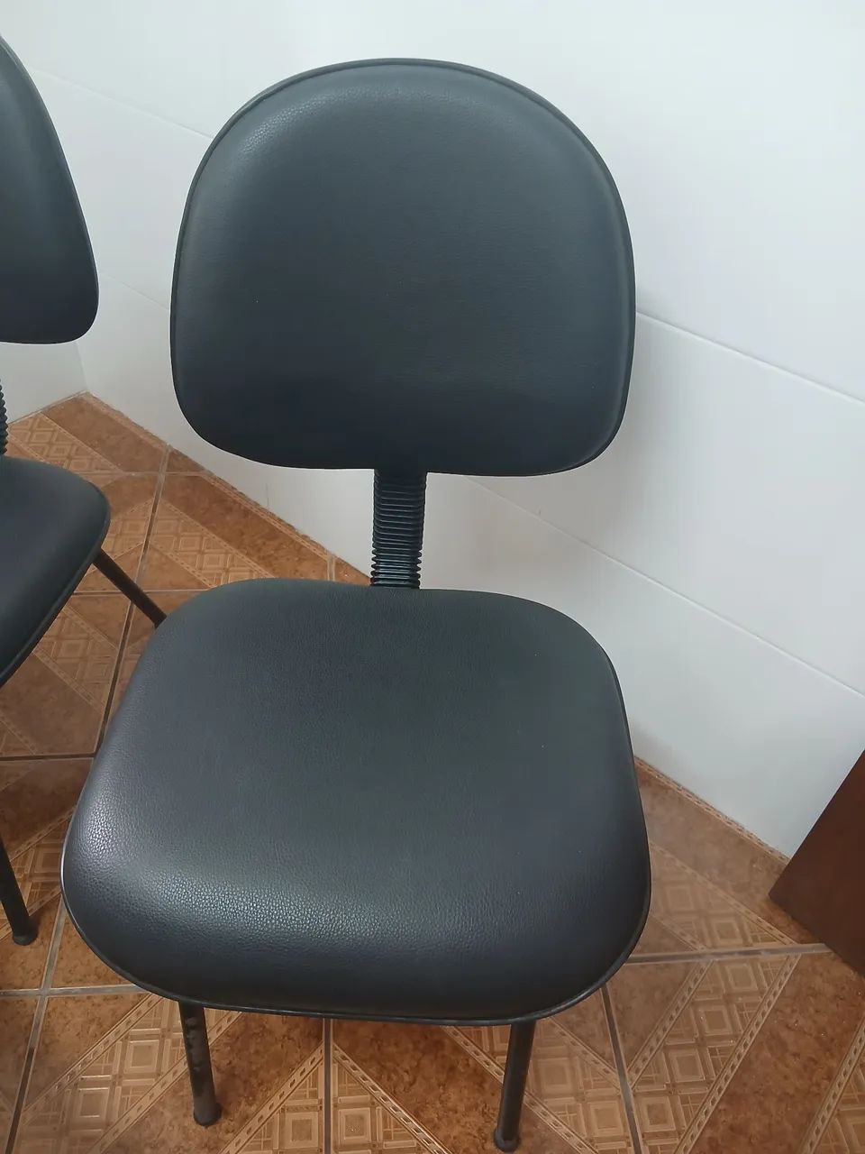 Cadeiras Secretárias Fixas - Foto 2