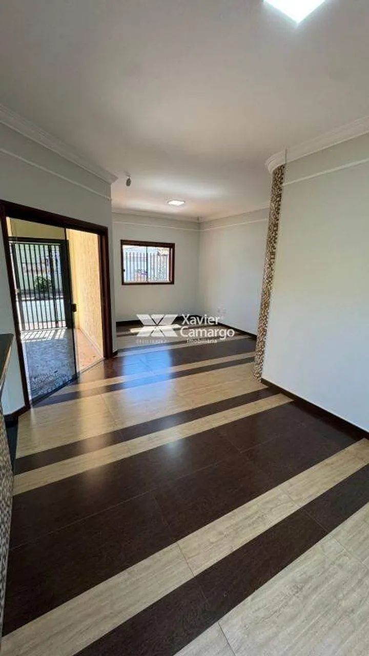 Casa à venda com 3 quartos no Centro - Santa Gertrudes/SP