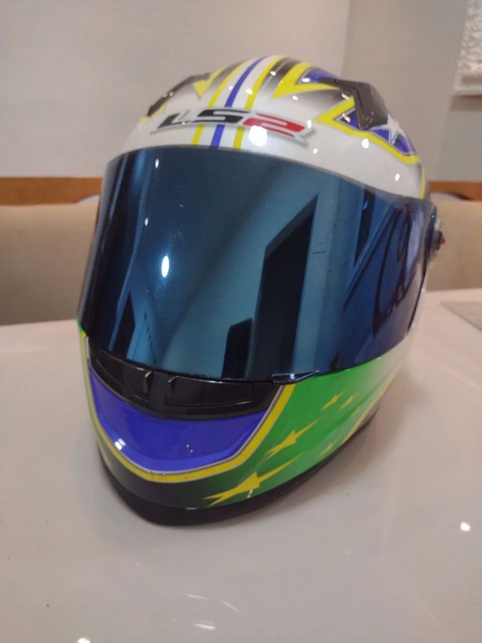 Vendo capacete LS2 R$450,00