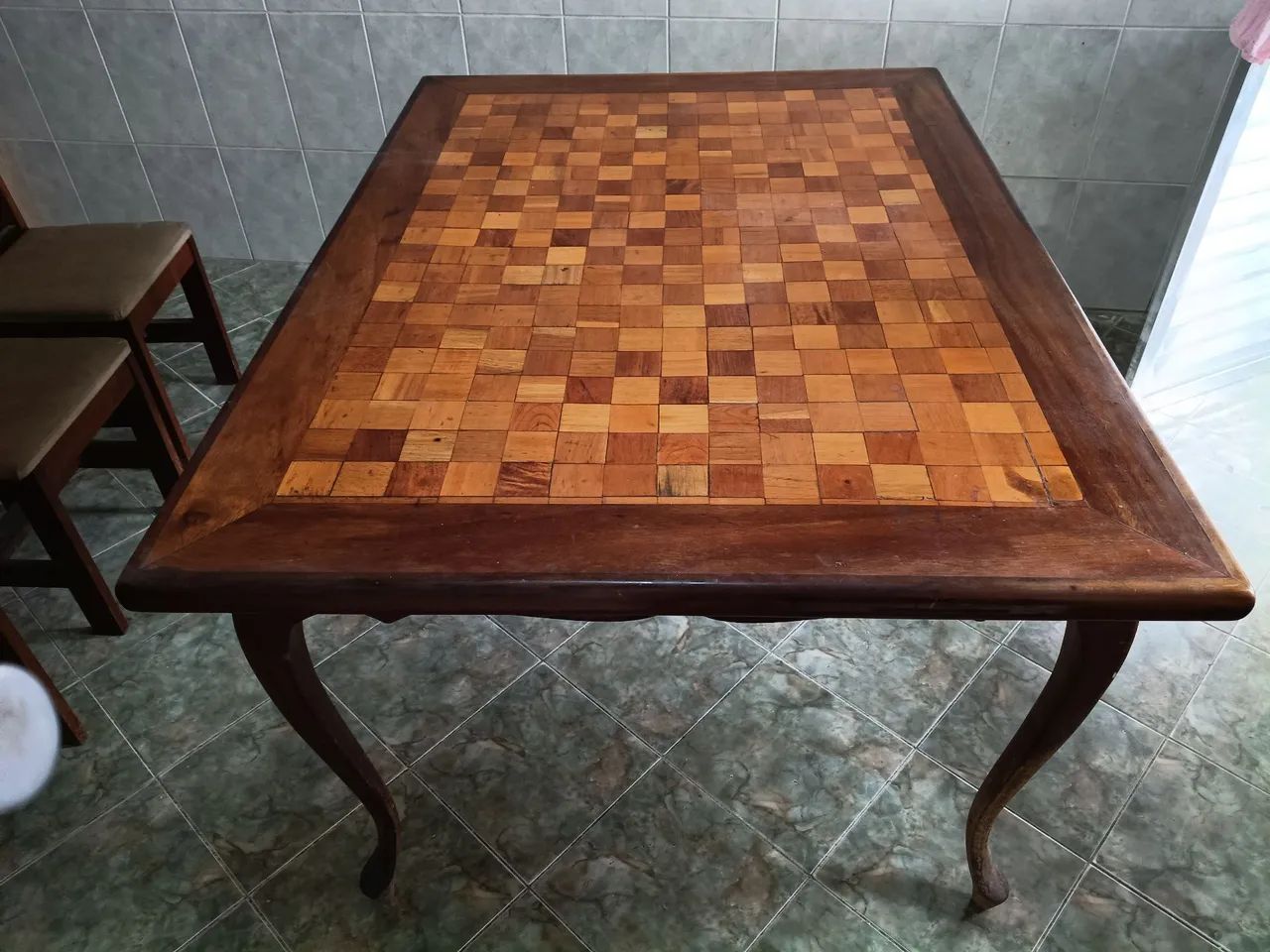 Mesa madeira maciça artesanal marchetada - Foto 2
