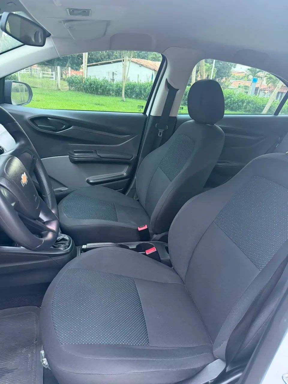 Chevrolet Onix JOY Hatch 1.0 8V Flex Mec. 4P 2017 - Foto 3
