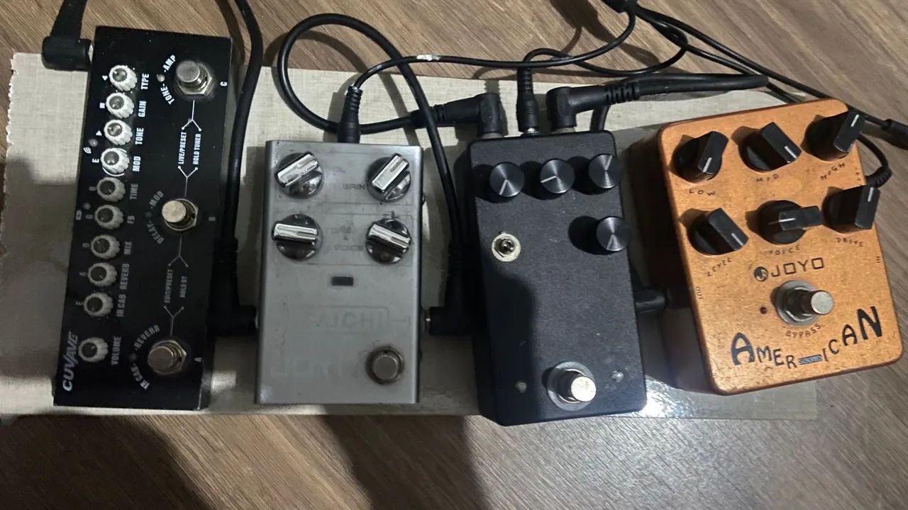 Pedais de guitarra 