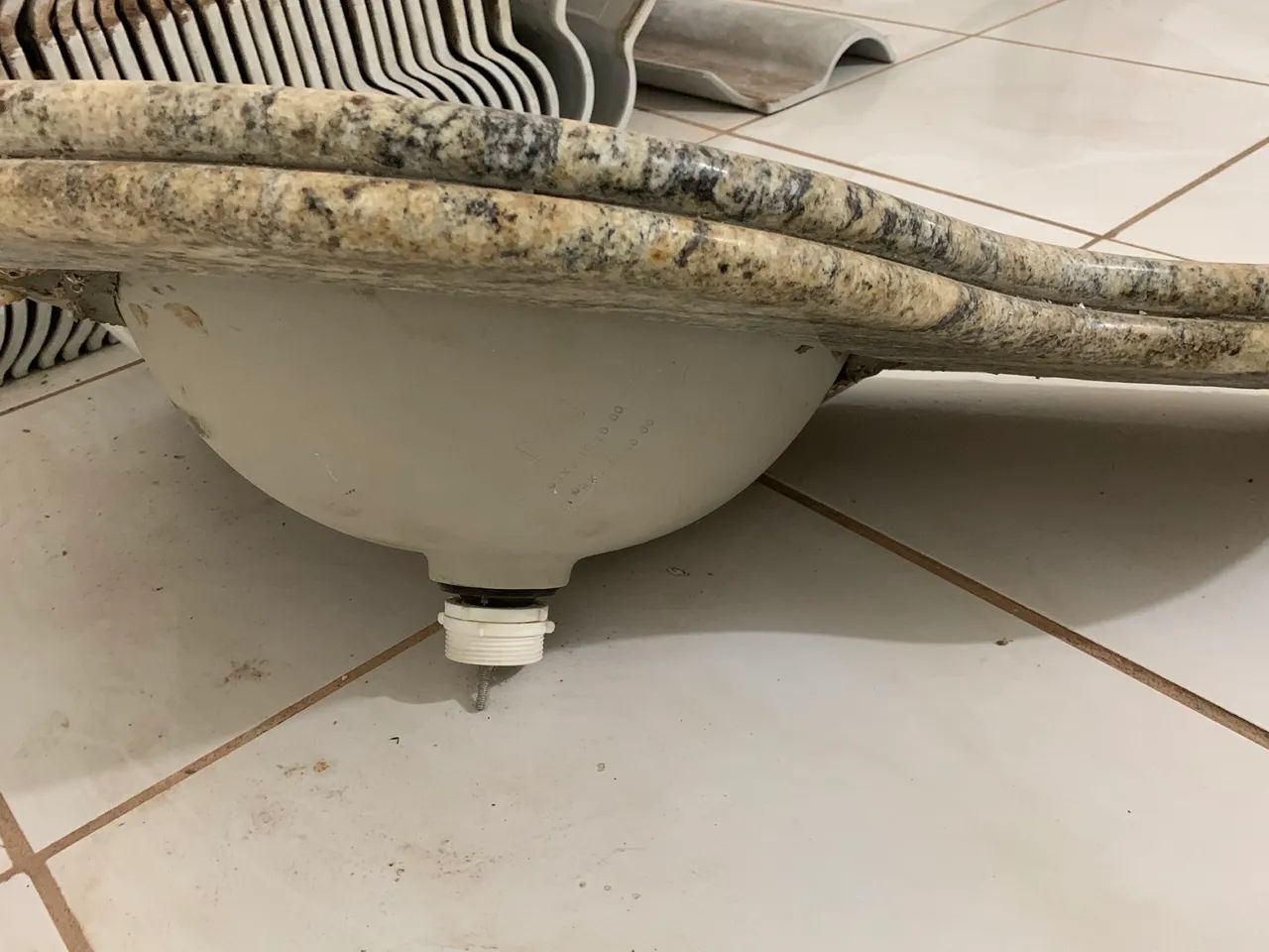 Dois Lavatórios Cerâmica com Granito  - Foto 3